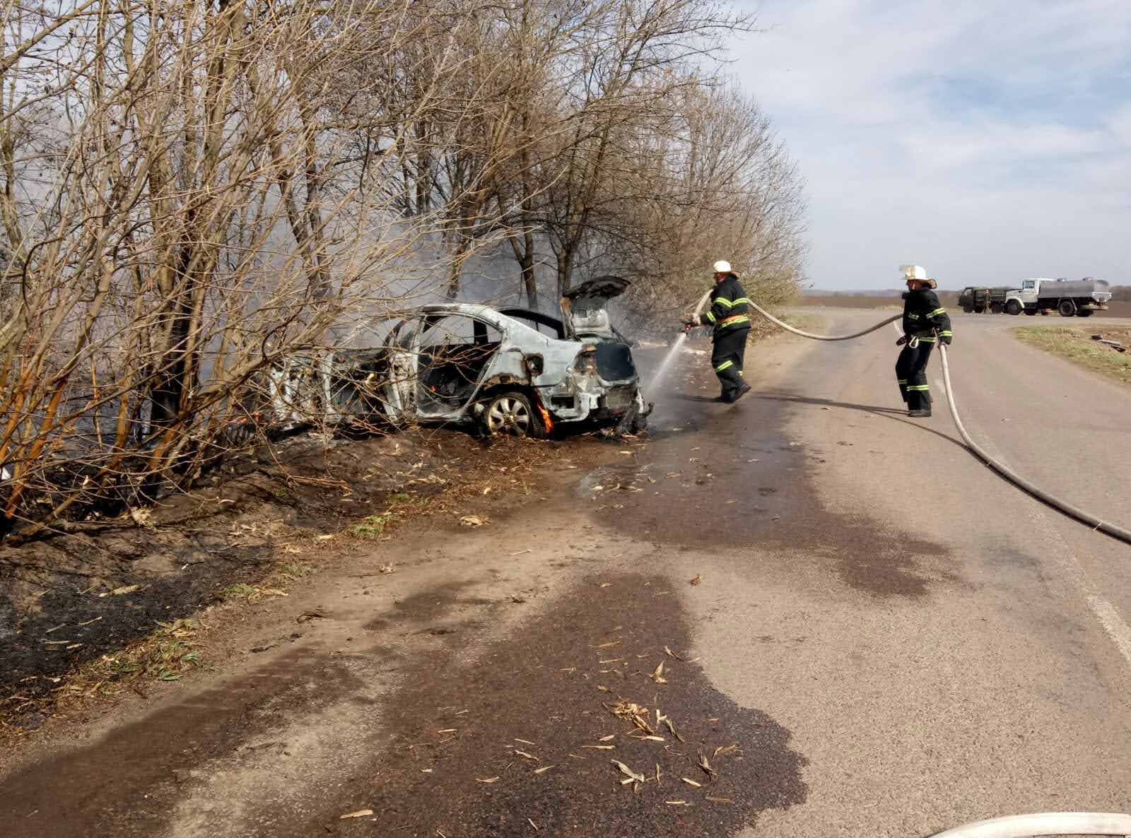 Тетіївський район: горів легковик, а разом і лісосмуга - IMG 82a9bbc69ea3cdb52dcdbb500ff543e4 V pozhezhi, novyny, kyyivshhyna Тетіївський район: горів легковик, а разом і лісосмуга - - IMG 82a9bbc69ea3cdb52dcdbb500ff543e4 V