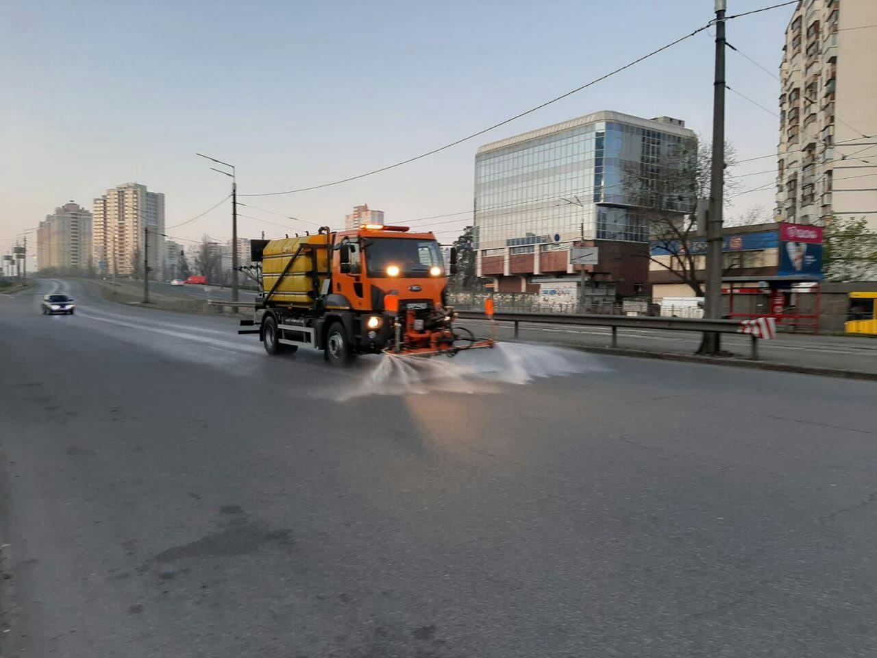 У Києві цілодобово миють вулиці і тротуари - imgbig 2 novyny, kyyivshhyna-suspilstvo, kyiv У Києві цілодобово миють вулиці і тротуари - - imgbig 2