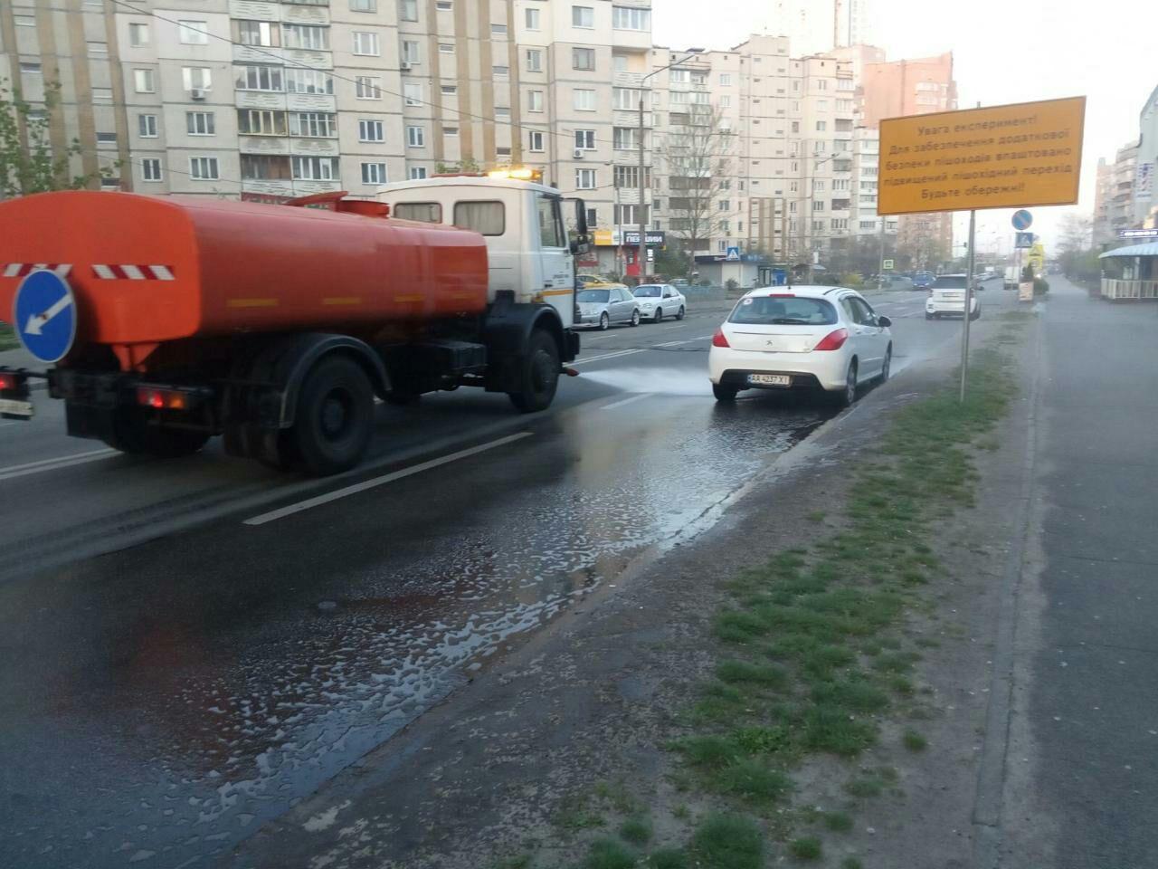 У Києві цілодобово миють вулиці і тротуари - imgbig 6 novyny, kyyivshhyna-suspilstvo, kyiv У Києві цілодобово миють вулиці і тротуари - - imgbig 6