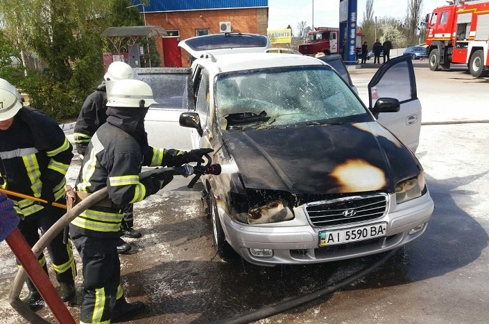 Переяслав: легковик загорівся прямо на АЗС - o 1e6llhcvq1i6onfr1k2umgrc2h3r pozhezhi, novyny, kyyivshhyna Переяслав: легковик загорівся прямо на АЗС - - o 1e6llhcvq1i6onfr1k2umgrc2h3r