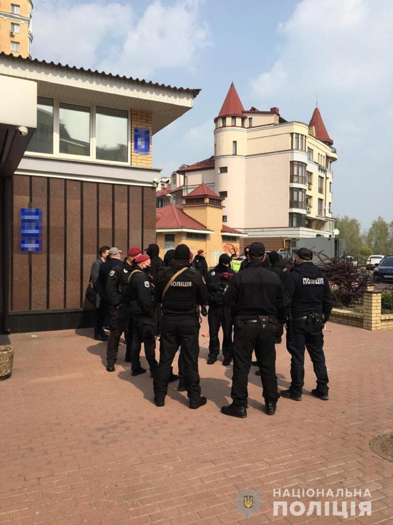 На столичній Оболоні затримано групу осіб, яка намагалася захопити приватну компанію - obolreider1 prygody, novyny, kryminal, kyiv На столичній Оболоні затримано групу осіб, яка намагалася захопити приватну компанію - - obolreider1
