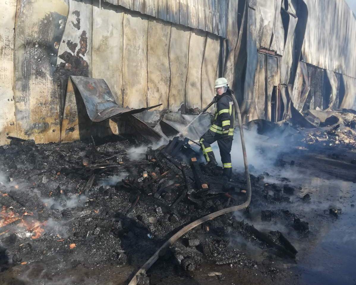 Загоряння трави спричинило масштабну пожежу овочесховища в Броварах - yzobrazhenye viber 2020 04 02 17 01 53 prygody, pozhezhi, novyny, kyyivshhyna, brovary Загоряння трави спричинило масштабну пожежу овочесховища в Броварах - - yzobrazhenye viber 2020 04 02 17 01 53