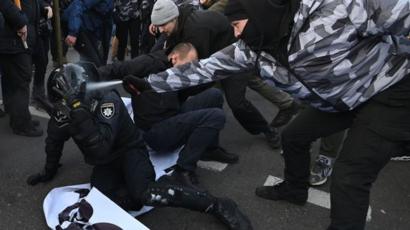 В Україні хочуть збільшити штрафи за образу поліцейських - 110202554 gettyimages 1189194901 ukrayina, novyny, kyyivshhyna В Україні хочуть збільшити штрафи за образу поліцейських - - 110202554 gettyimages 1189194901